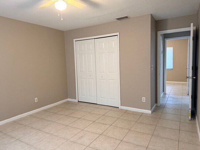 Building Photo - 2 Bed/1 bath Centrally Located~
