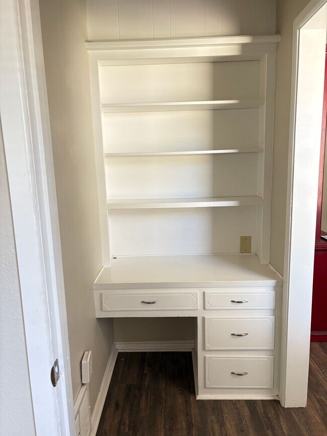 Building Photo - 4 Bed 2 Bath Remodeled Home in Miller Elementary Zone with Solar Panels