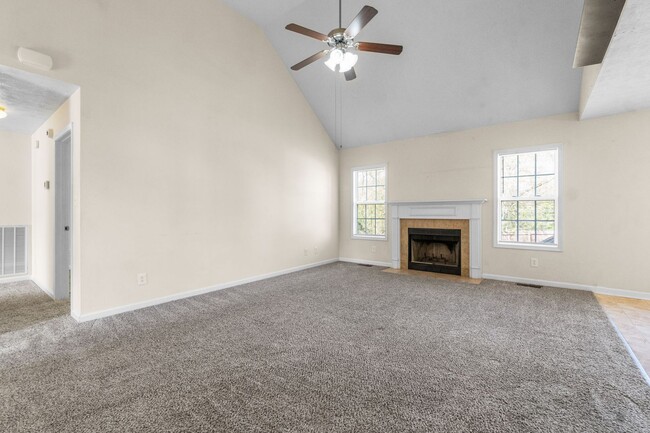 Building Photo - COMING SOON!    Cute home close to shoppin...