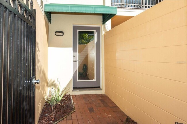 Building Photo - 824 Padua Ln