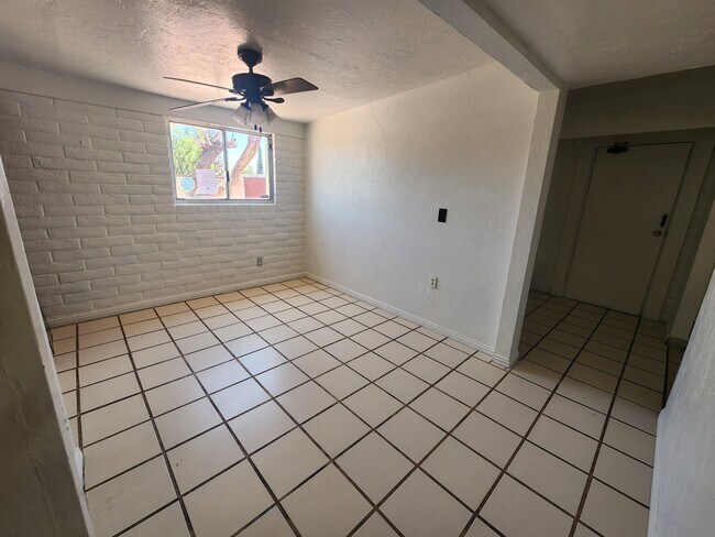 Building Photo - 6995 E Lurlene Dr