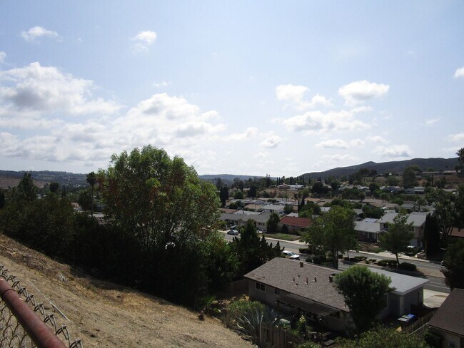 Building Photo - Poway - View Lot - Single Story House