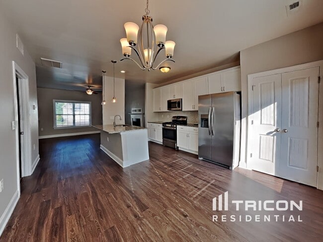 Building Photo - 508 Lakemont Dr