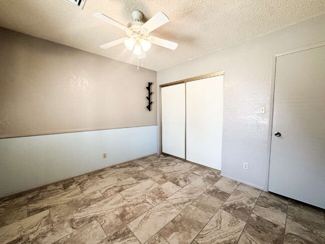 Building Photo - "Charming 3-Bed Oasis with 2 Baths and 170...