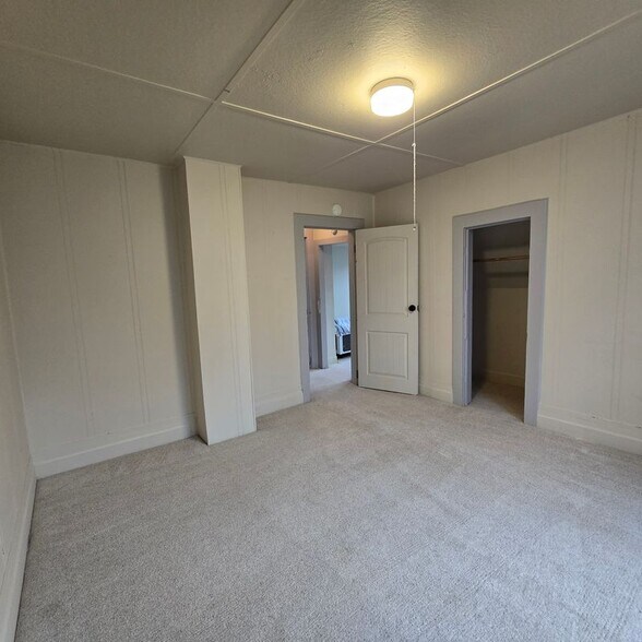 Building Photo - 617 W Main St