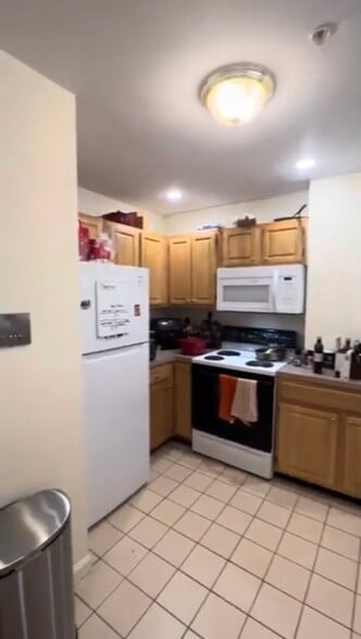 Building Photo - 1404 Beacon St