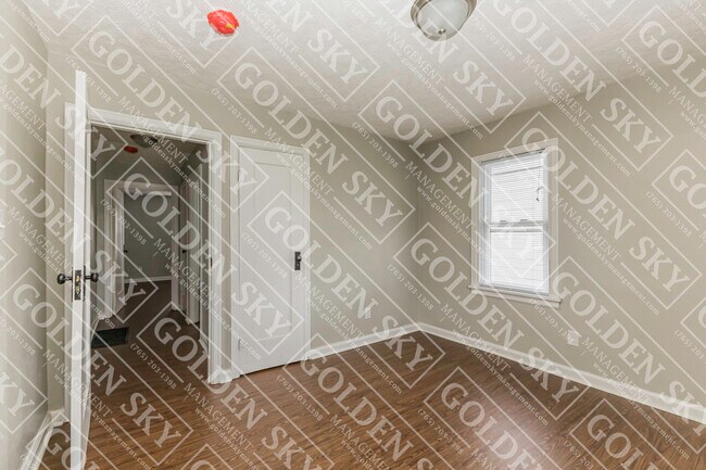 Building Photo - 206 W 13th St