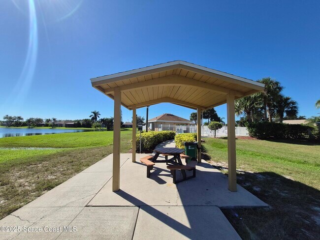 Building Photo - 2365 Bayhill Dr