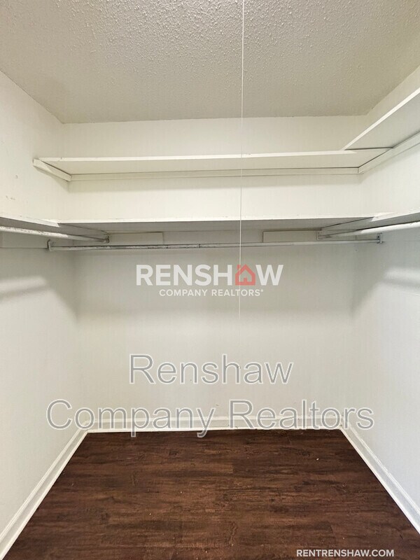 Building Photo - 6436 Macon Rd