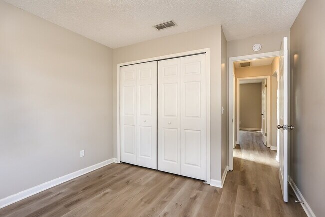 Building Photo - 548 Edward Rutledge St