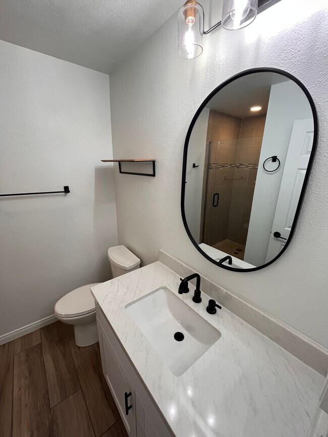 Building Photo - M76 - Rego