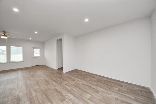 Building Photo - 31303 Heddington Ln
