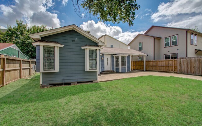 Building Photo - 3330 Kelton St