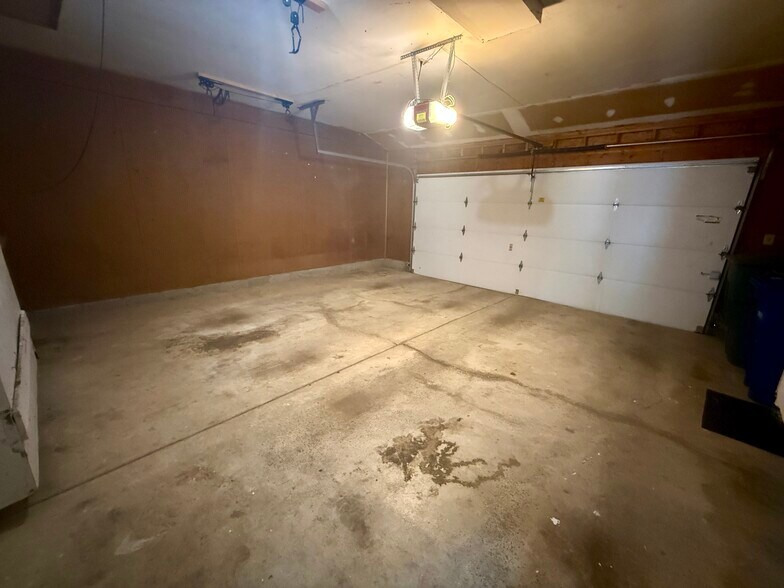 Building Photo - 7451 Mapleleaf Ct