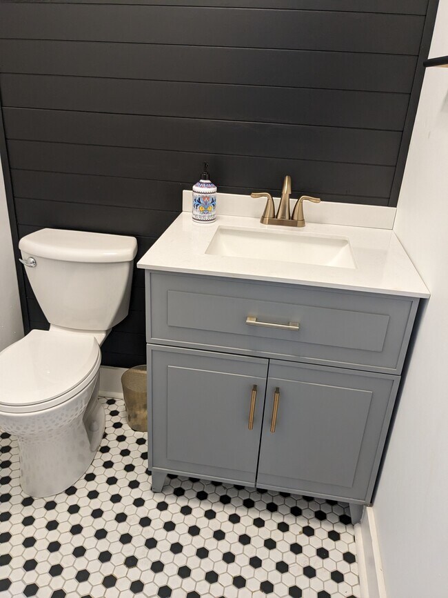 Building Photo - 227 S 9th St