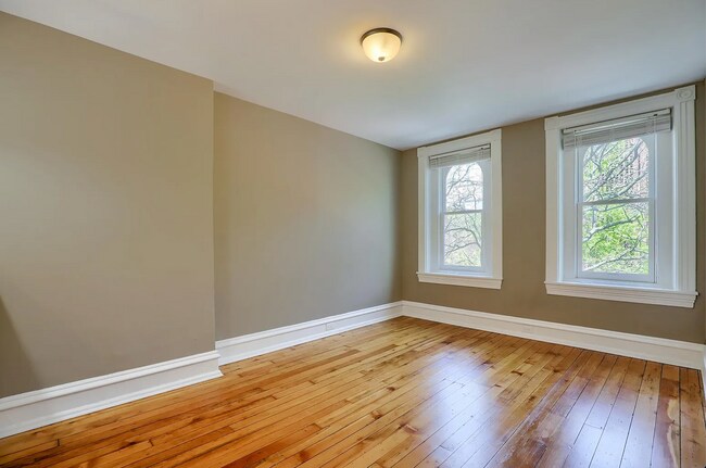 Building Photo - 28 E Vine St