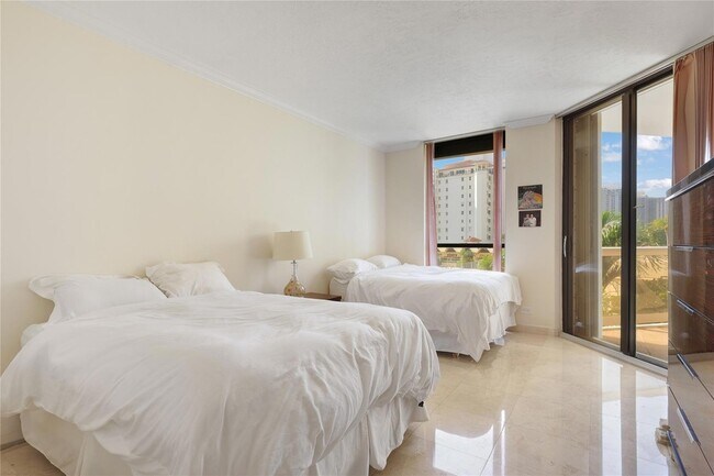 Building Photo - 20191 E Country Club Dr