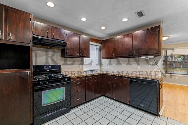 Building Photo - 235 Trout Ave