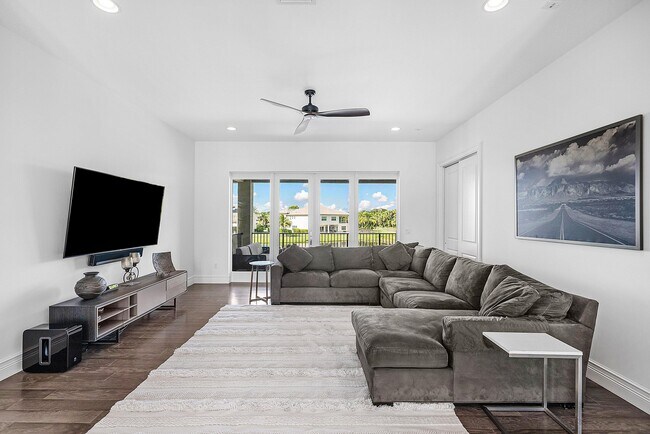 Building Photo - 19863 Meadowside Ln