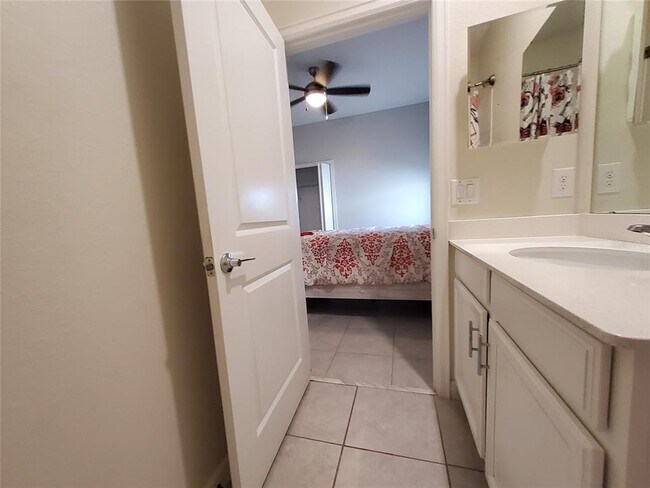 Building Photo - 160 Taft Dr