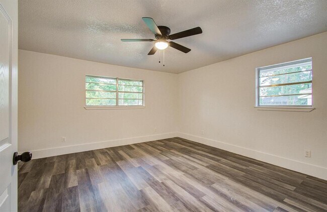 Building Photo - 607 Jeb Stuart Ln