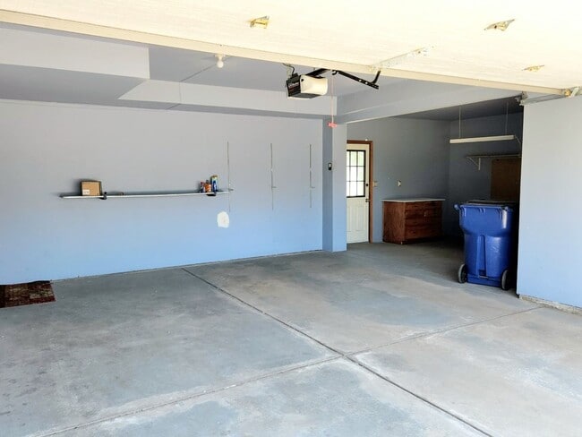Building Photo - 10995 Allison Ct