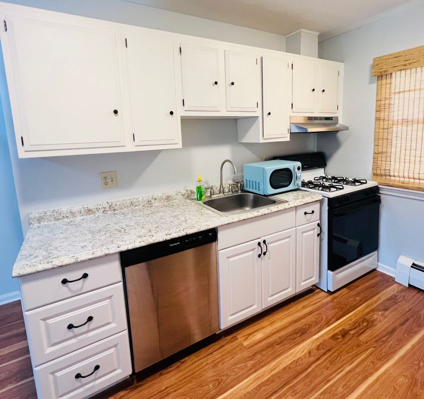 Building Photo - 549 Russell Rd