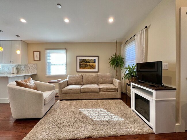 Building Photo - Two Bedroom Downtown Napa Gem