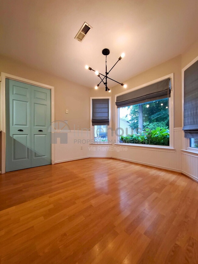 Building Photo - 909 Brandon Quay