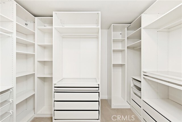 Building Photo - 148 Spectacle