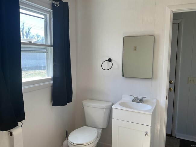 Building Photo - 3011 Fairoak Dr