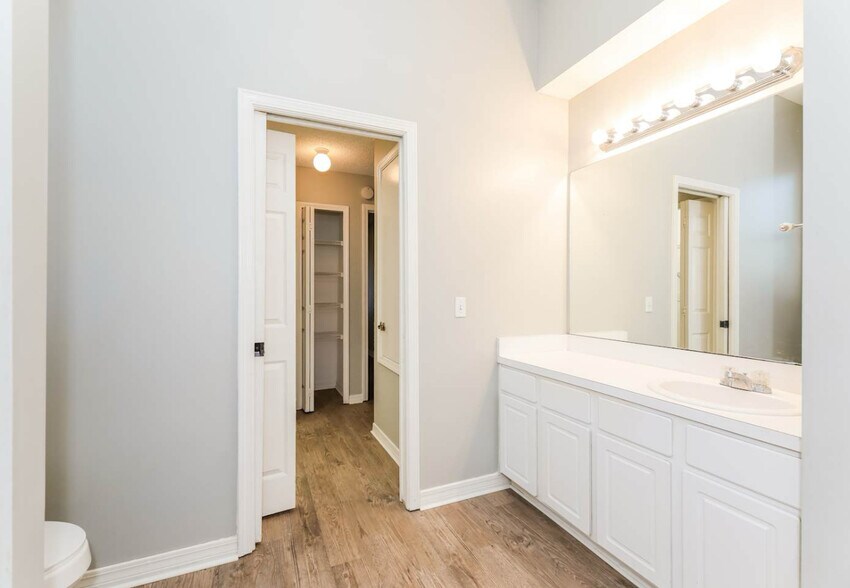 Building Photo - 4592 Misty Dawn Ct N