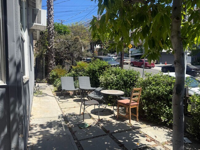 Building Photo - 1313 Douglas St