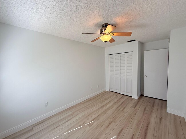 Building Photo - 4055 NW Cinnamon Tree Cir