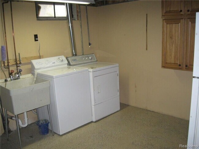 Building Photo - Remodeled Home