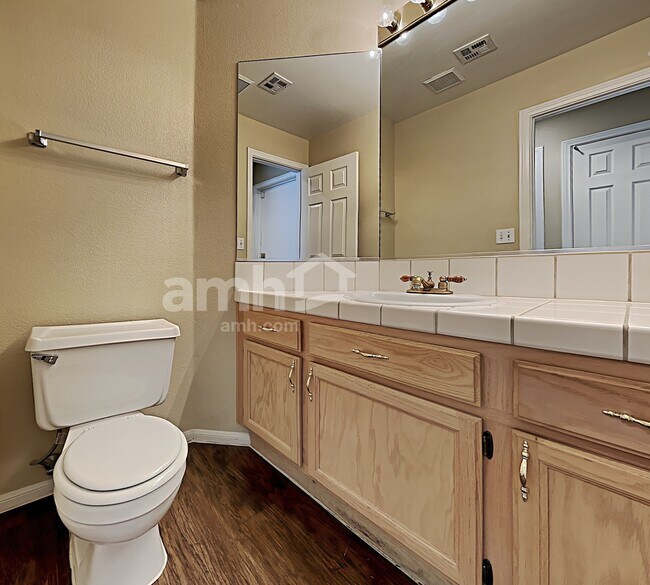 Building Photo - 1824 Glenwillow Dr