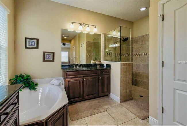 Building Photo - 12051 Forest Park Cir