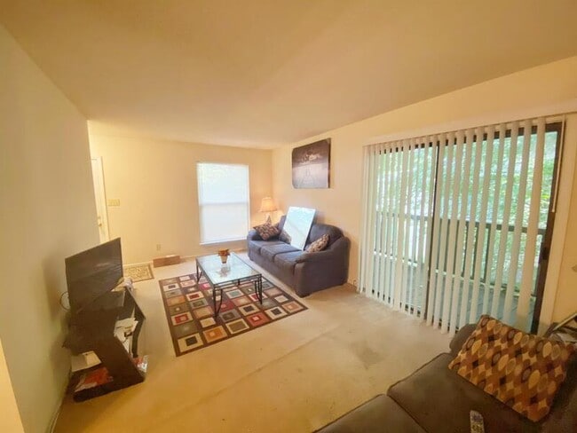 Building Photo - 2801 Millbrook Manor Cir