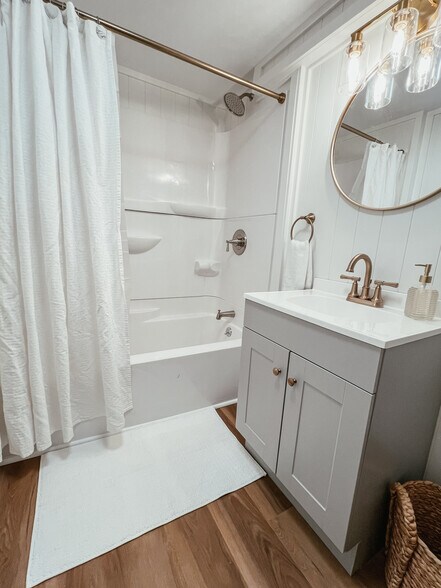 Shower and Vanity - 499 Main St