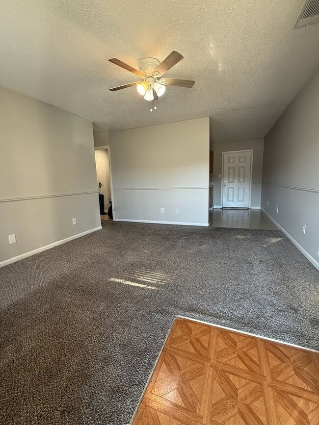 Building Photo - 8135-8135 Carlton Trail NW