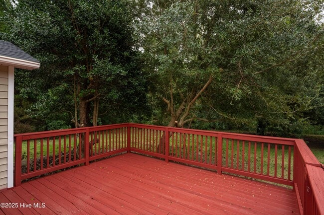 Building Photo - 303 Sedgefield Ct