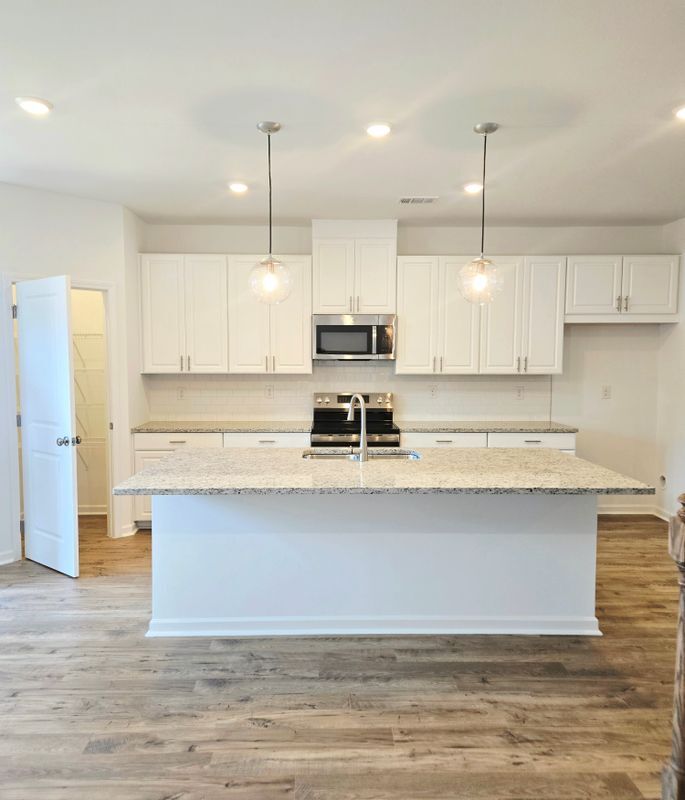 Building Photo - 6234 Kenbrook Dr