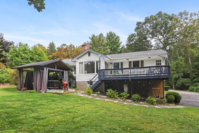 Building Photo - 570 Bedford Rd