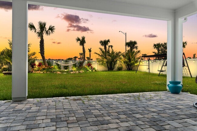 Building Photo - Luxury at its Finest, Private Lagoon!