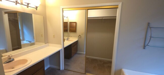 Building Photo - Beautiful Home in Tucker