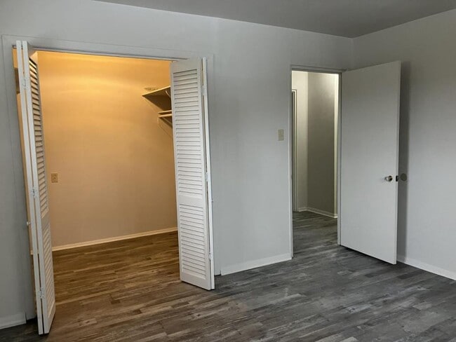 Building Photo - 2520 SW Mission Ave