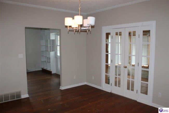 Building Photo - 593 Charlemagne Blvd