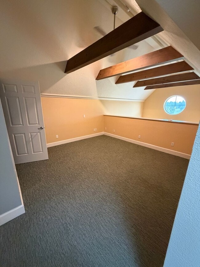 Building Photo - WONDERFUL COLUMBIA SHORES CONDO!