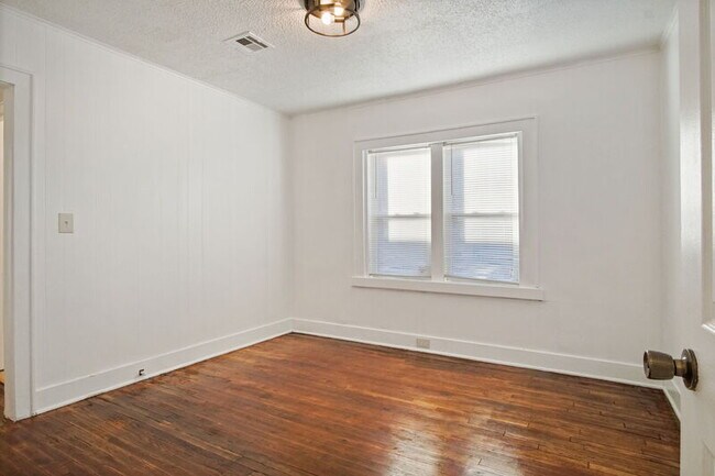 Building Photo - 2145 N Kate Ave