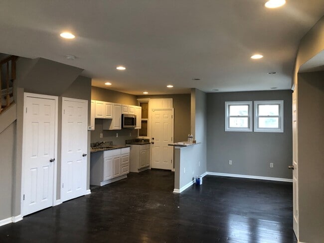 Building Photo - HABC Approved 3 Bedroom 2 Bathroom recently renovated townhouse in Baltimore City